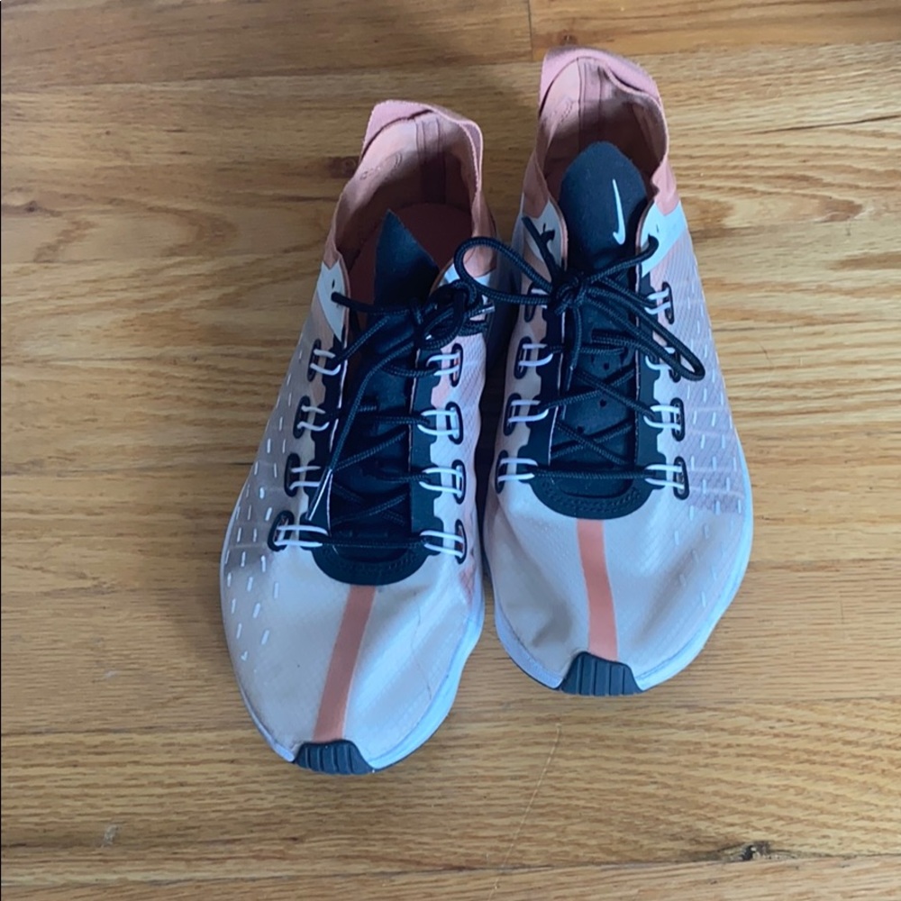NIKE EXP SIZE 8.5